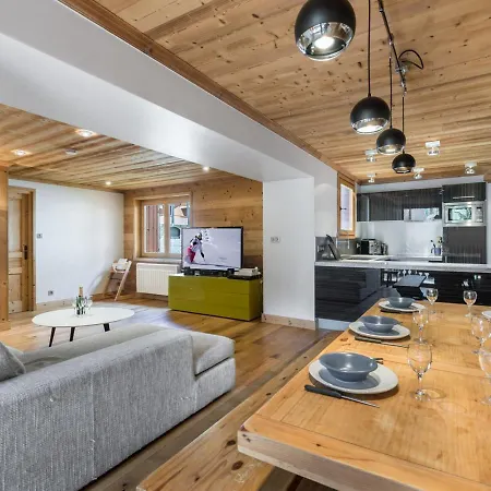 Apartment Familial Renove A Val D'isere, 120m², 4 Chambres, Proche Des Pistes, Parking Inclus - Fr-1-567-29