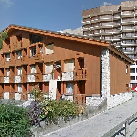 Apartment Familial Renove A Val D'isere, 120m², 4 Chambres, Proche Des Pistes, Parking Inclus - Fr-1-567-29